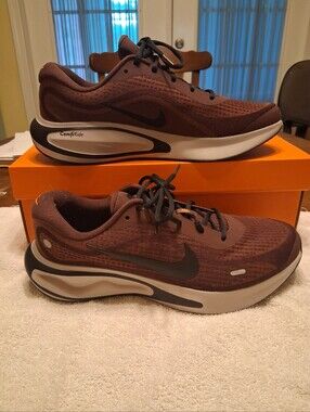 Nike Men’s Brown and Black Journey Sneaker